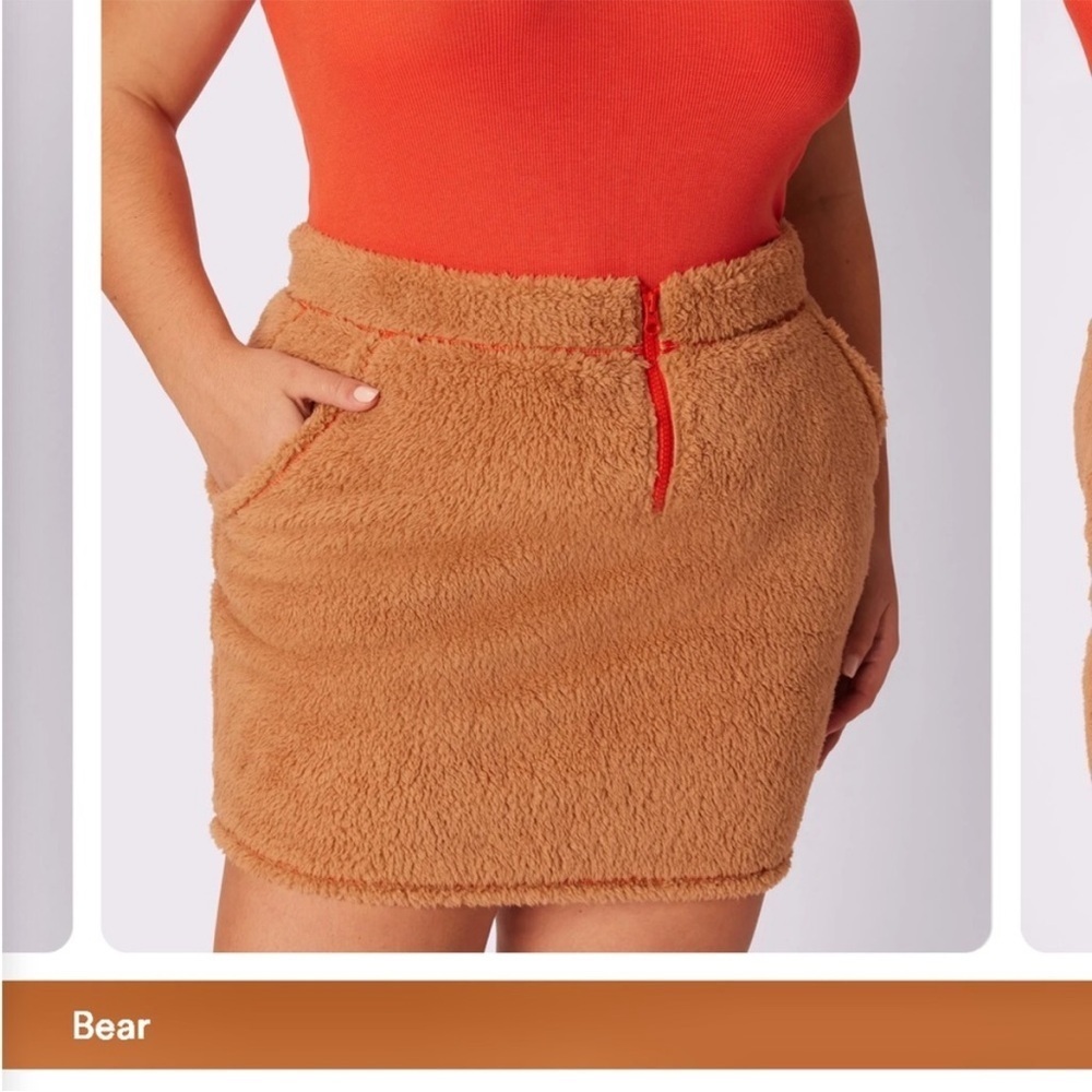 Parade Teddy mini skirt, size small, bear tan color with pockets!